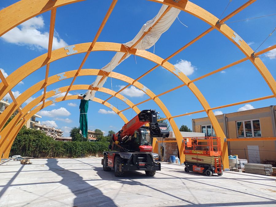Realizzazione di una palestra con copertura in tensostruttura ed annessi servizi — sede associata I.P.I.A. dell’I.I.S. «Carlo & Nello Rosselli» — foto 2